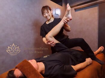 リスブラン 日本橋小伝馬町店/股関節周り伸ばしていきます