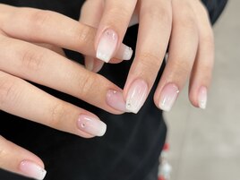 王道白グラデーションネイル
