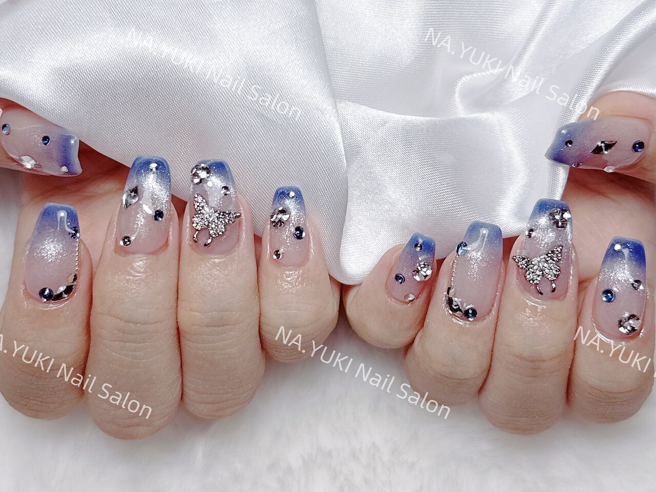 2025年-2026年冬トレンド】蝶々ネイルのネイルデザイン集｜人気順｜4