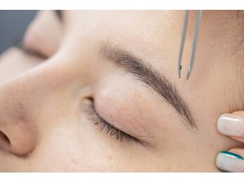 フチュール(futur)/STEP6　ツィーザー処理