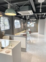 プラスビーセルフ(+b self)/オシャレな店内