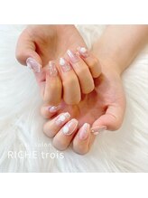 リッシュ トロワ(RICHE trois)/上品バラネイル