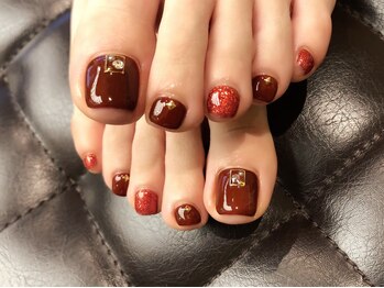 プラハネイル(+HER 美甲)/ボルドー×赤ラメ