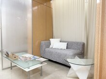 レイビス 郡山店(RAYVIS)/落ち着いた雰囲気の待合スペース