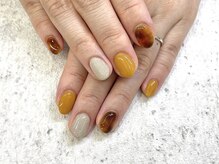 サロン クィベルジョーネ(SALON QUI BELLGIONE)/べっ甲×イエロー