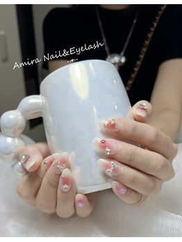 アミーラ(Amira)/チークネイル&ストーン乗せ放題