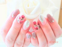 グランチュール(Grantulle)/チューリップネイル