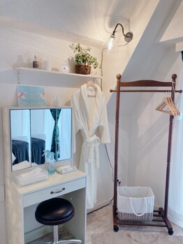 ポポキマッサージ 麻布十番(POPOKI MASSAGE)/化粧水・ヘアアイロンのご準備◎