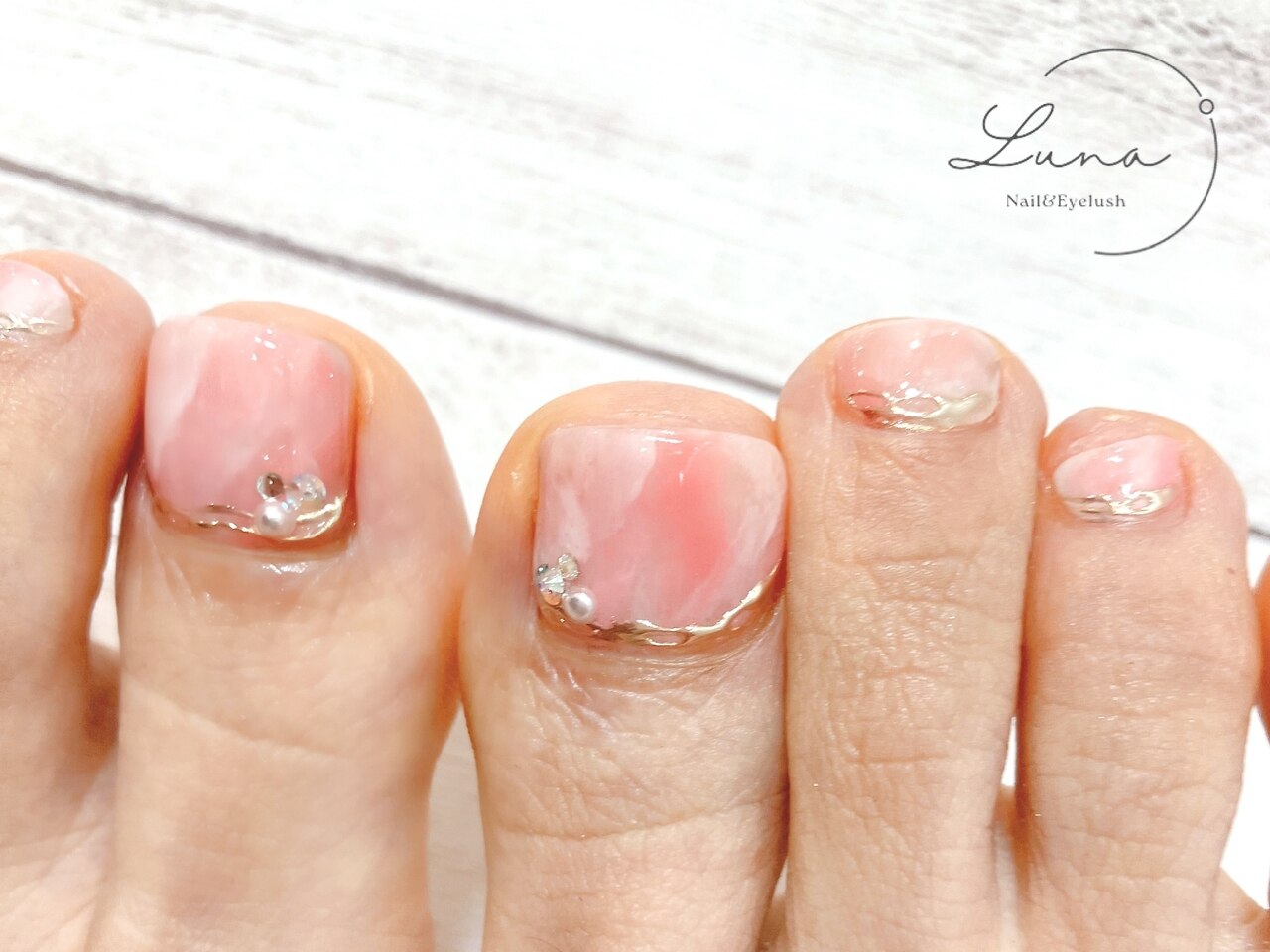 2026年冬トレンド】ミラー フットのネイルデザイン集｜人気順｜165