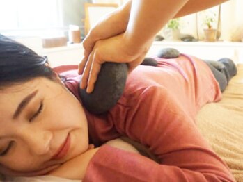 ハーモニーアロマ つくば店(Harmony Aroma)/複合療法:温石療術×ボディケア