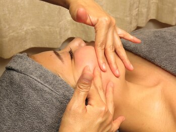 エンボーテ 都立大学店(en.beaute)/お顔もしっかりリフトアップ