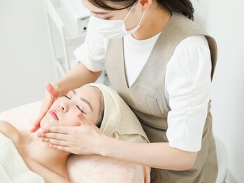 シーフェイス(see face)の写真/【セルフケアではごまかせない年齢肌に】最新マシンと手技でアプローチ★奥から潤う透明感のある美肌へ♪