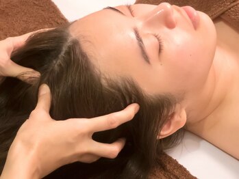 リリアン(lirien)の写真/【目元の輝きと影のない潤ツヤ美肌で若々しい見た目に】自宅ケアが難しい立体美顔を作る！