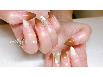 ネイルトップエクル(nail top E CRU)/