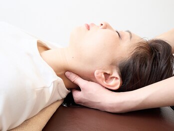 ［肩こり/腰痛/骨盤矯正/自律神経の不調/不眠］梅田整体院 ATERA【アテラ】の写真/効果重視の方へ！ガチガチの首肩・頭痛を根本ケア◎女性院長のマンツーマン整体で、驚くほど軽い身体へ！