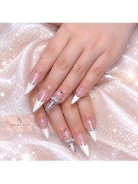 ホワイトフレンチロングネイル