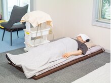 たくみ治療院の雰囲気（温熱を受けることで施術の効果が倍増します。）