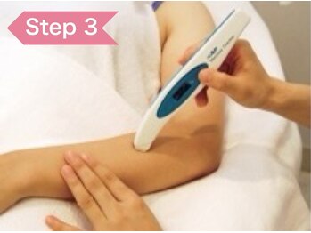 アドラーブル プレ葉ウォーク浜北店/３　肌の水分量・毛量をチェック