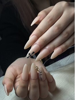 キラメキネイルサロン(Kirameki nail salon)の写真/【長さだし×持ち込みデザインOK】Kiramekiパーツいっぱい♪きらめくカラー×パーツで選ぶ楽しさ◎