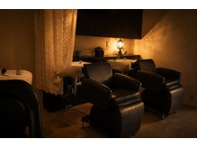 マーゴ 浦和店(MARGAUX)の雰囲気（フルフラットのシャンプー台で、ゆったりとリラックス。）
