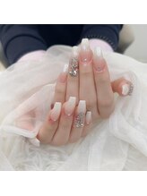 リンドネイル バイ モカ アンド ララ(Lind nail by moca and LaLa)/白グラデーション