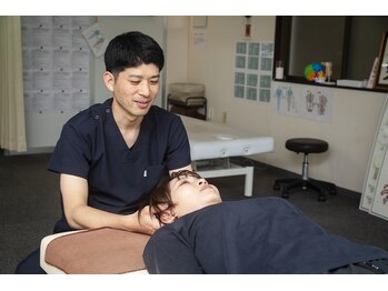 みやざと整体院/凝り固まった首回りにアプローチ