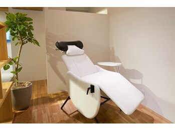 十色 麻布十番店(AZABUJUBAN)/寝心地◎! まつげ施術専用ベッド