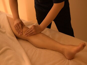 小鳥遊 タカナシ/施術風景