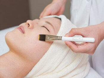 サロンココ(salon coco)の写真/話題のダクトピールで透明感あふれる素肌へ。毛穴・くすみケアも◎ダウンタイムなしの艶肌管理