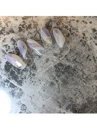 ホワイト×ラベンダーネイル