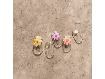 シルニー リム(Silny rim)/アシンメトリーニュアンスネイル