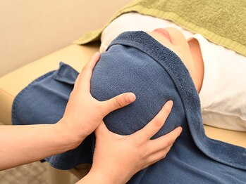 フィット鍼灸整骨院 国立院の写真/【眼精疲労は頭のマッサージで解消】国家資格者のヘッドマッサージで目・頭の重怠さをスッキリ解消◎