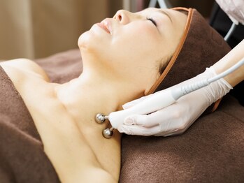 エステティックサロン アイムの写真/【本気のエイジングケア】たるみ・もたつき徹底改善◎[筋膜リリース×ピーリング×エレクトロポレーション]