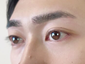 リボン(RiboN)の写真/【美眉毛スタイリング】「オン」も「オフ」も、清潔感が漂う眉毛へ☆[眉毛/アイブロウ/メンズ/表参道]