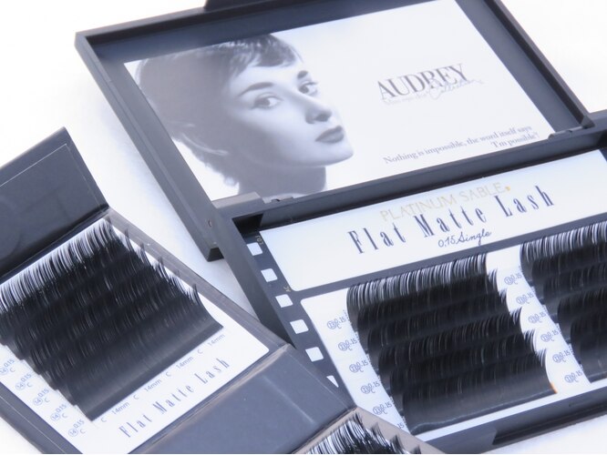 c/0.15 AUDREY 茶色 Flat Matte Lash