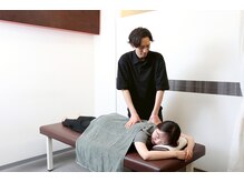 ドクタースマイル バイ カラダカイカク 本通り店(Dr.Smile)/全身整体（肩回り）