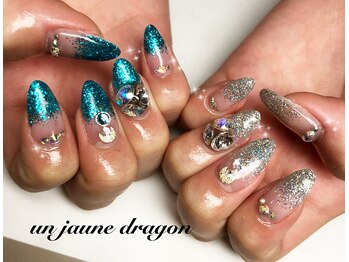 アン ジョーヌドラゴ/アシメネイル☆グラデーション