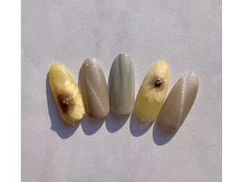 エクラ(e'clat)/限定ひまわりネイル