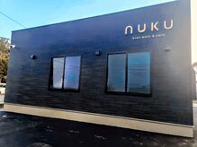 ヌク(nuku)の雰囲気（2025年5月にオープン。モダンな外観で、駐車場は8台停めれます。）