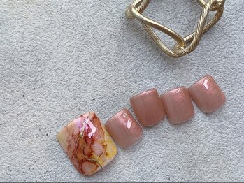 フレイヤ 新宿店(FREJA)の写真/足先まで気を抜かない♪フットネイルで素敵な足元に！お仕事上ハンドネイルができない方にも大好評◎