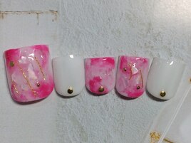 ピンクタイダイ柄フットネイル