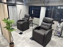 メンズ眉毛サロンラボ 横浜西口店/施術室は半個室！プライベート◎