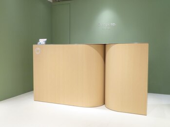 オリーブピラティス バイ ザ シルク 新宿店(Olive Pilates by the SILK)の写真/《新宿三丁目駅1分》本格ピラティスでインナーマッスル強化☆骨盤矯正で痩身効果UP！肩こり・腰痛もケア！