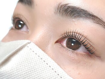 リアン(Lien)/瞼をさけた、立ち上げパーマ