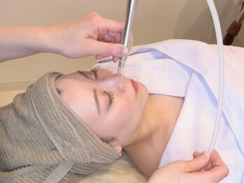 ギンパリ ヒロ トリートメントルーム エム(ginpari HIRO Treatment room M)の写真/お肌のお悩みはプロにお任せ下さい♪毛穴クレンジングフェイシャルやシェービングで透明感のあるお肌へ☆