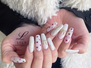 リリー 大阪駅前第一ビル店(Lily)の写真/【大人可愛いアートが充実】カラーパーツ組み合わせで爪先から気分もUP☆クリスマスネイルもお任せ♪