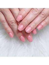 王道可愛いラメフレンチネイル