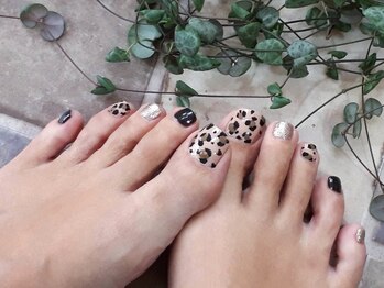 パステル(PASTEL)/ヒョウ柄ペディキュア