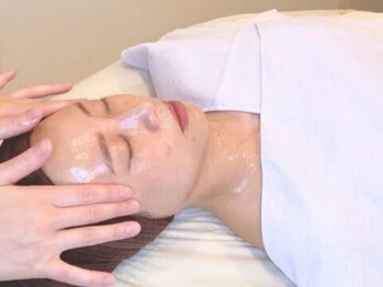ギンパリ ヒロ トリートメントルーム エム(ginpari HIRO Treatment room M)の写真/【あなたの”なりたい”を叶えるお手伝い】お肌の土台から表面まで熟練のスタッフが最後まで仕上げます♪