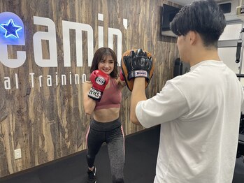 ドリーミン 新宿(Dreamin)/REYESのグローブでミット打ち★